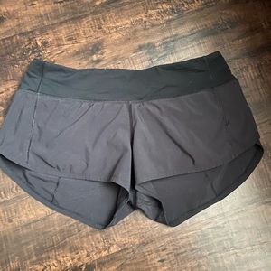 black lululemon shorts